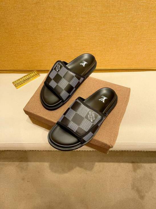 Picture of Louis Vuitton Slippers _SKULVsz38-44jyh0536831